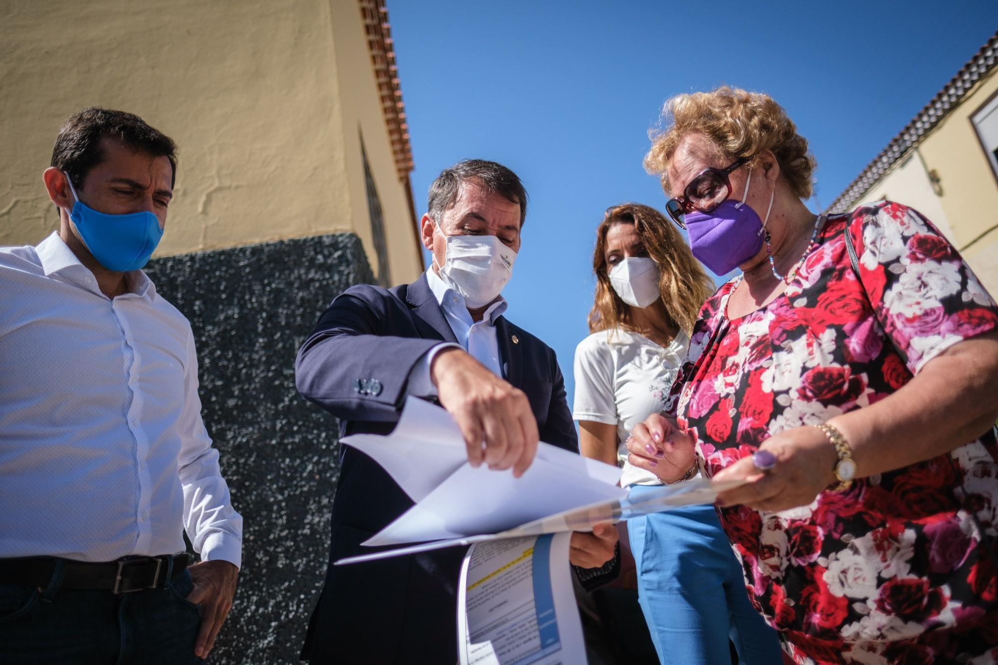 Visita a las obras de mejora en las viviendas de García Escámez