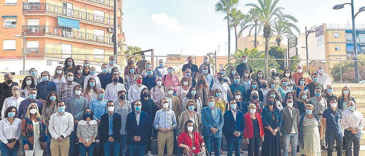 Los delegados de los socialistas valencianos que irán al congreso federal del PSOE se reunieron ayer en Paterna.