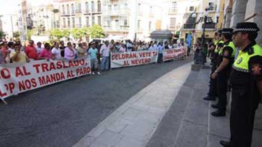 La huelga de vendedores por su traslado al Nevero dejó a la ciudad sin mercadillo