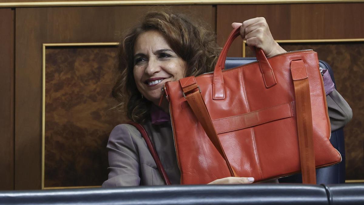 María Jesús Montero durante un pleno en el Congreso