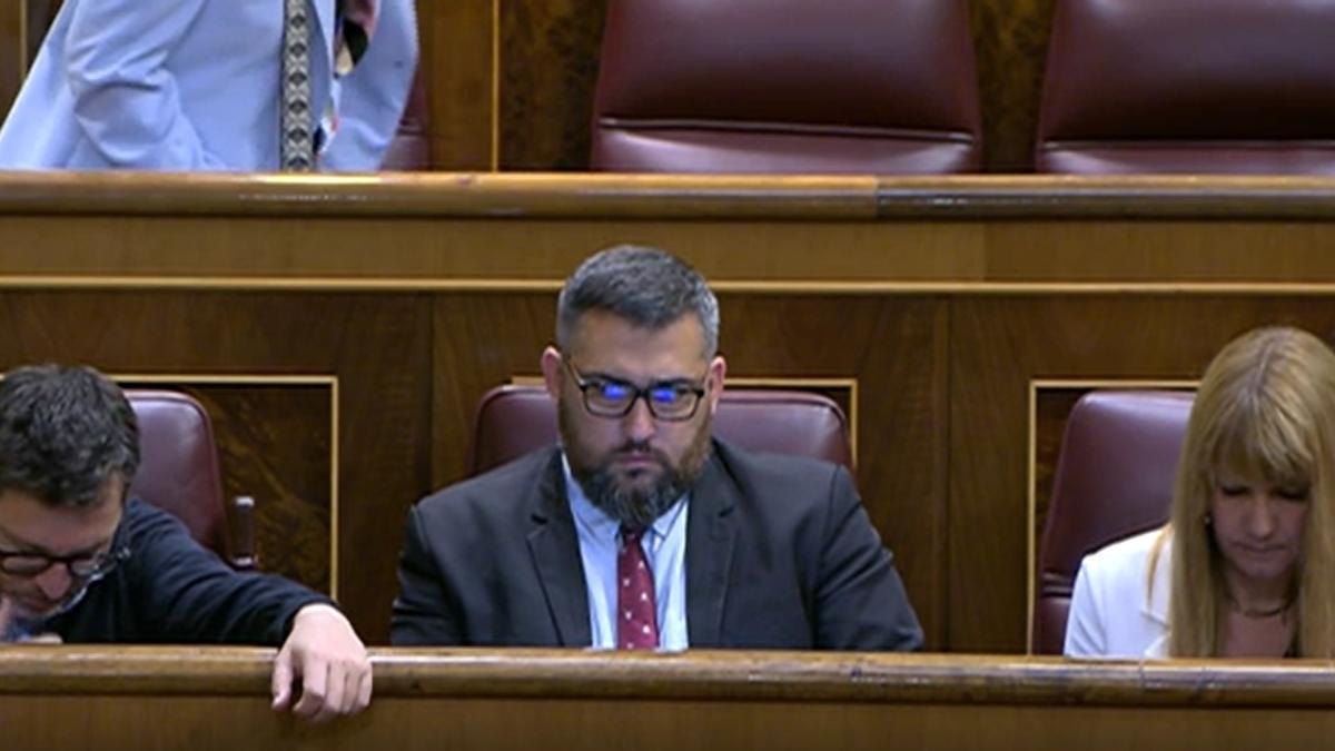 El ibicenco Jorge Roselló, de Izquierda Unida, toma posesión de su acta de diputado en el Congreso