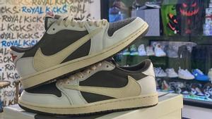 Unas de las zapatillas que venden en la tienda.