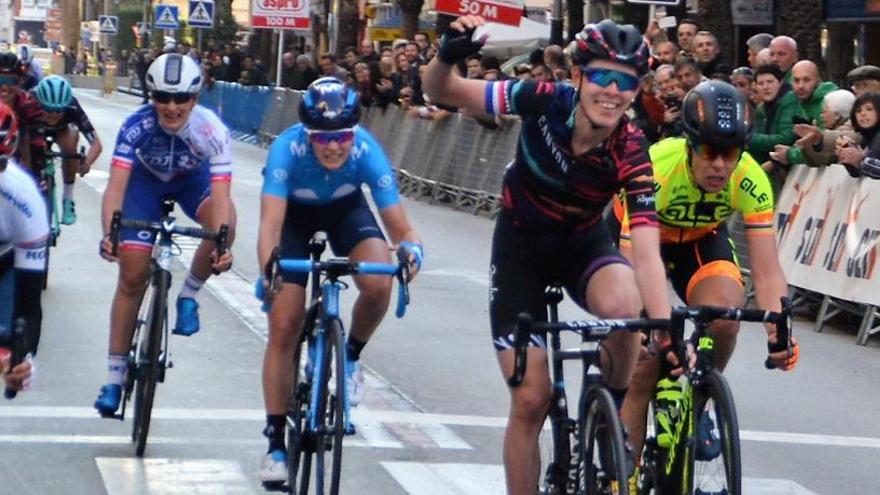 Hannah Barnes gana en Gandía la primera etapa de la Setmana Valenciana