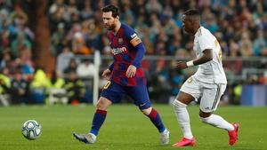 Messi y Vinicius, en un partido de la temporada 2019/2020