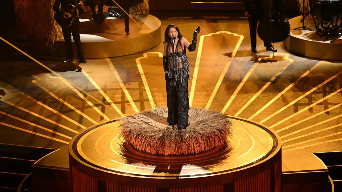 Rihanna interpreta Lift me up en los Oscar 2023