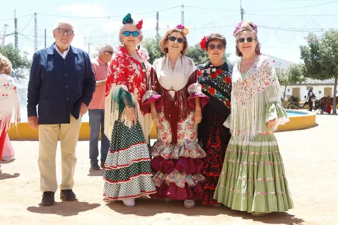 Amigos y familiares en el martes de Feria