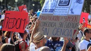 Manifestación de negacionistas en Madrid, el 16 de agosto de 2020.