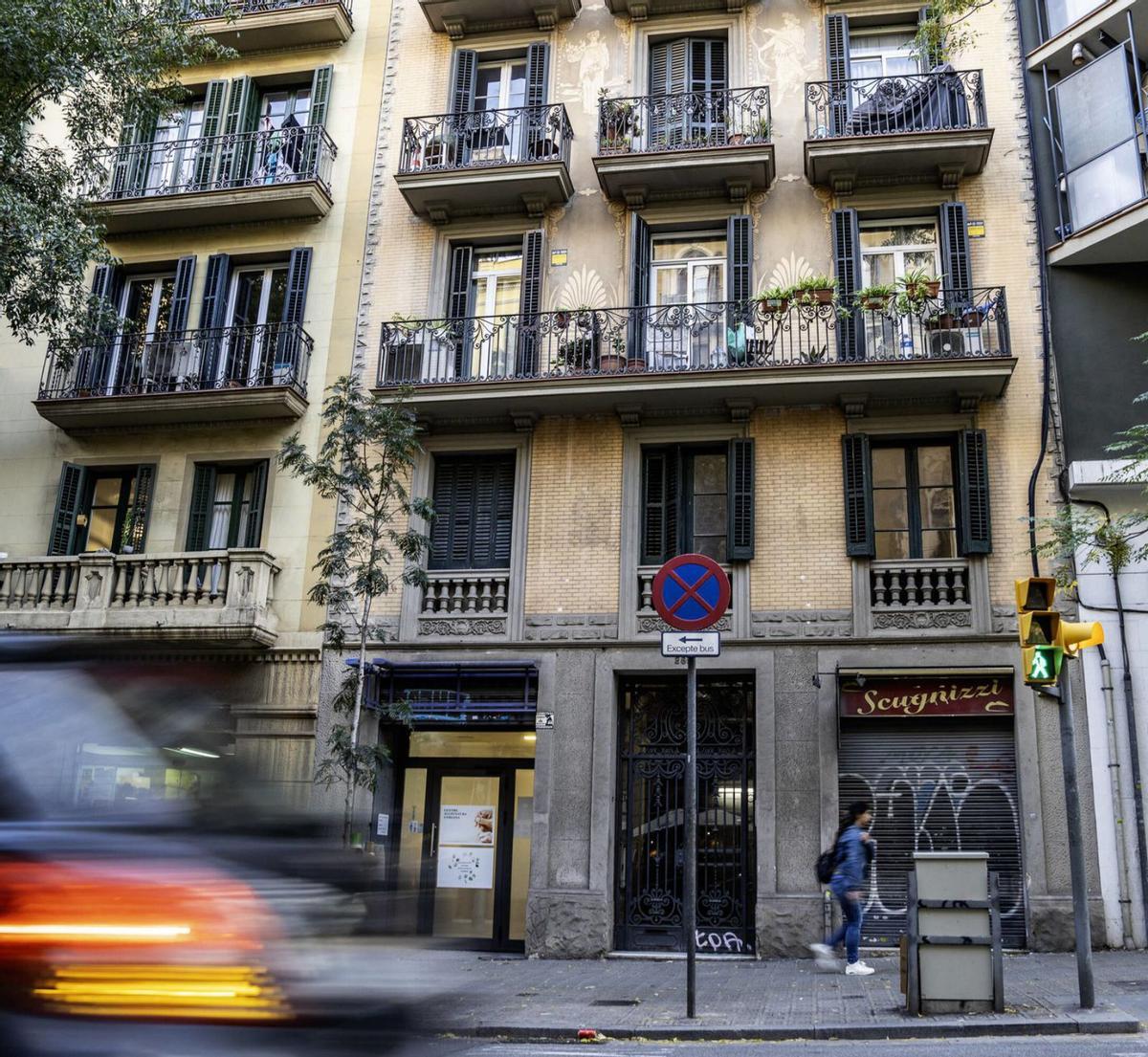 Els jutges frenen els desnonaments de dues víctimes de la trama del notari