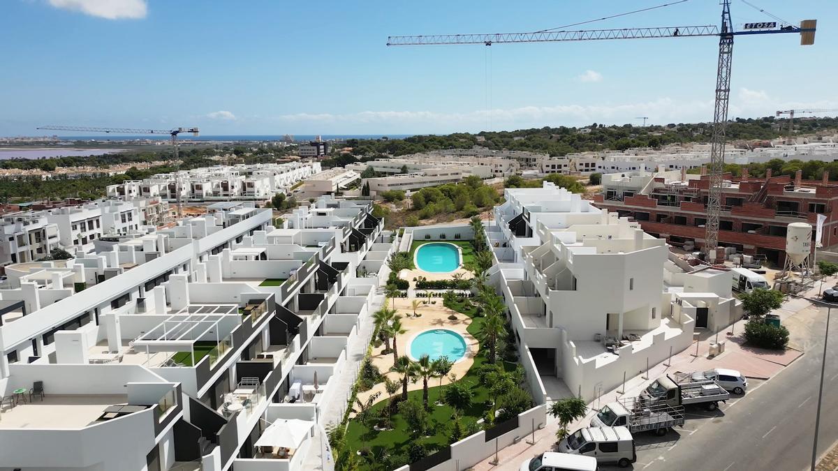 MPC Group apuesta por un estilo de vida mediterráneo: viviendas amplias, luminosas, eficientes energéticamente (letra A), aisladas y adaptadas a un uso vacacional o residencial.