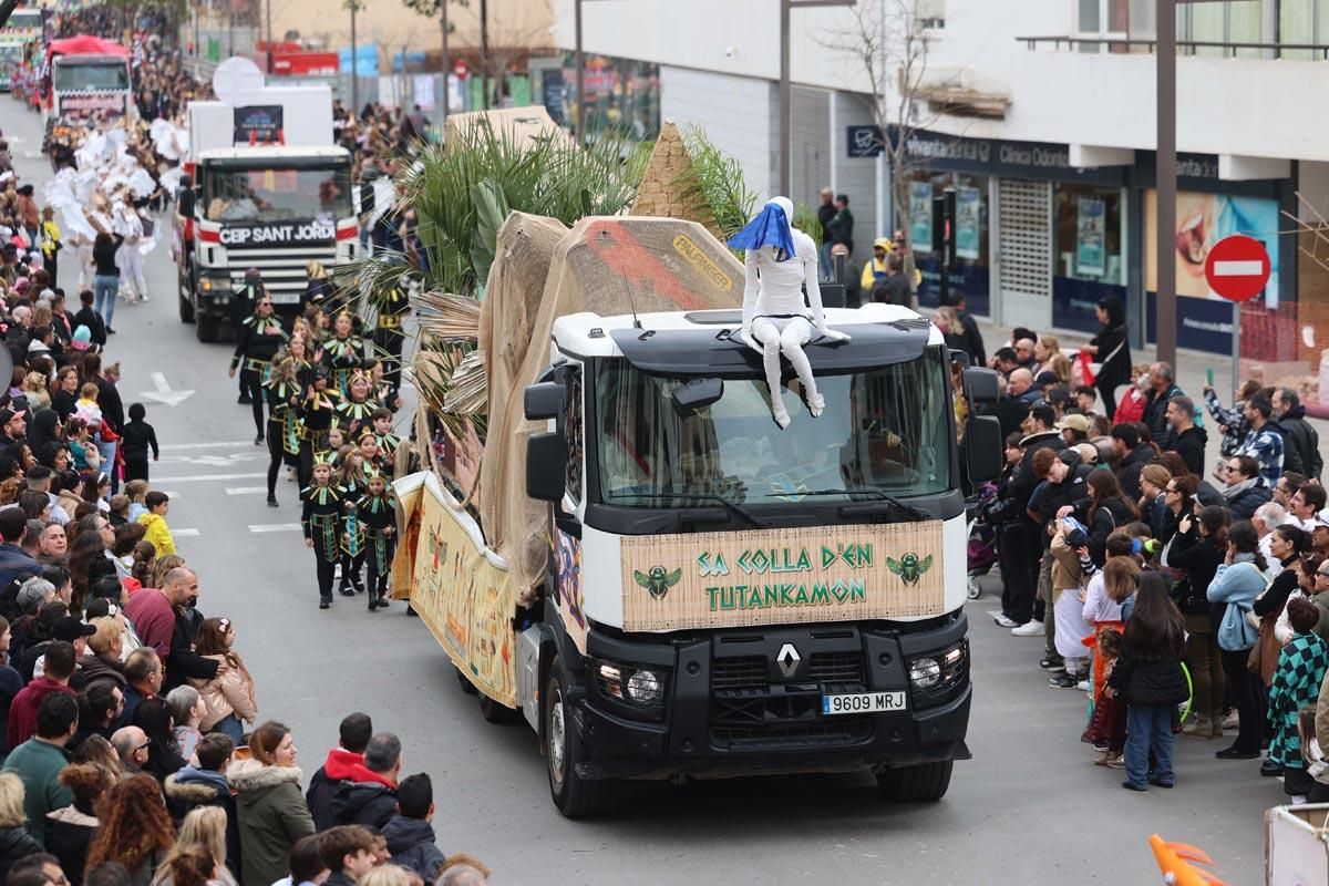 Búscate en las imágenes de la rúa de Carnaval de Ibiza