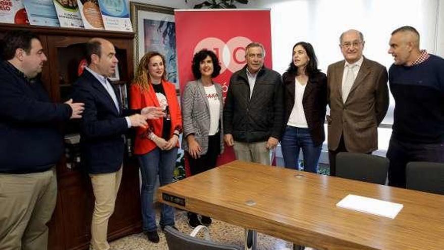 Representantes de Foro y de la Unión de Comerciantes, ayer.