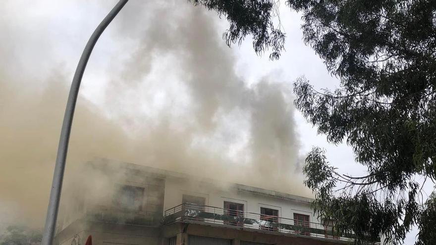 Prenden fuego en el viejo balneario de Vilagarcía para cocinar
