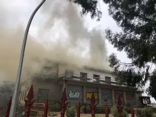 Prenden fuego en el viejo balneario de Vilagarcía para cocinar