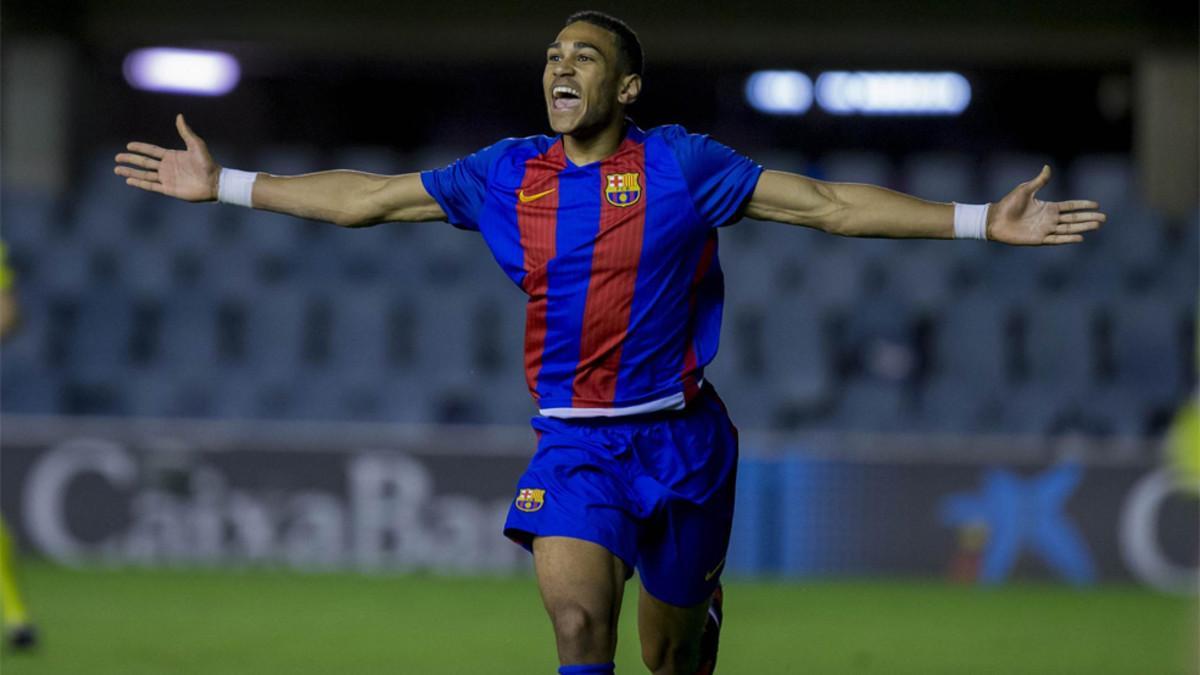 Jordi Mboula celebra un gol en el partido de la Youth League 2016/17 Barça-Porto