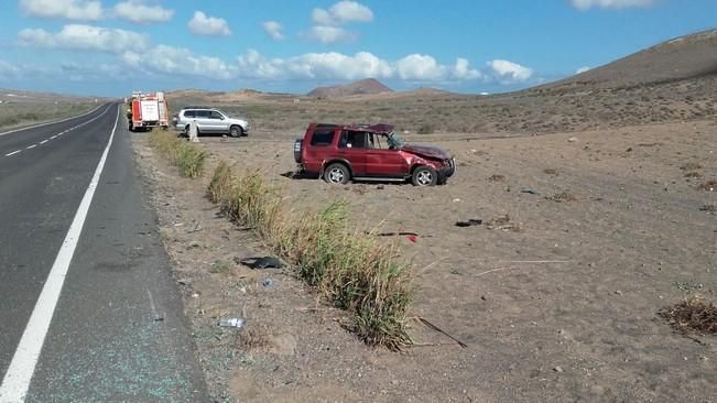 Una mujer y una niña de 21 meses, heridas en un vuelco en Lanzarote