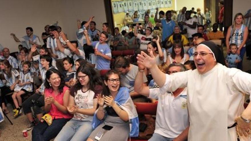 Sor Lucía Caram va veure el partit amb la resta d&#039;aficionats argentins