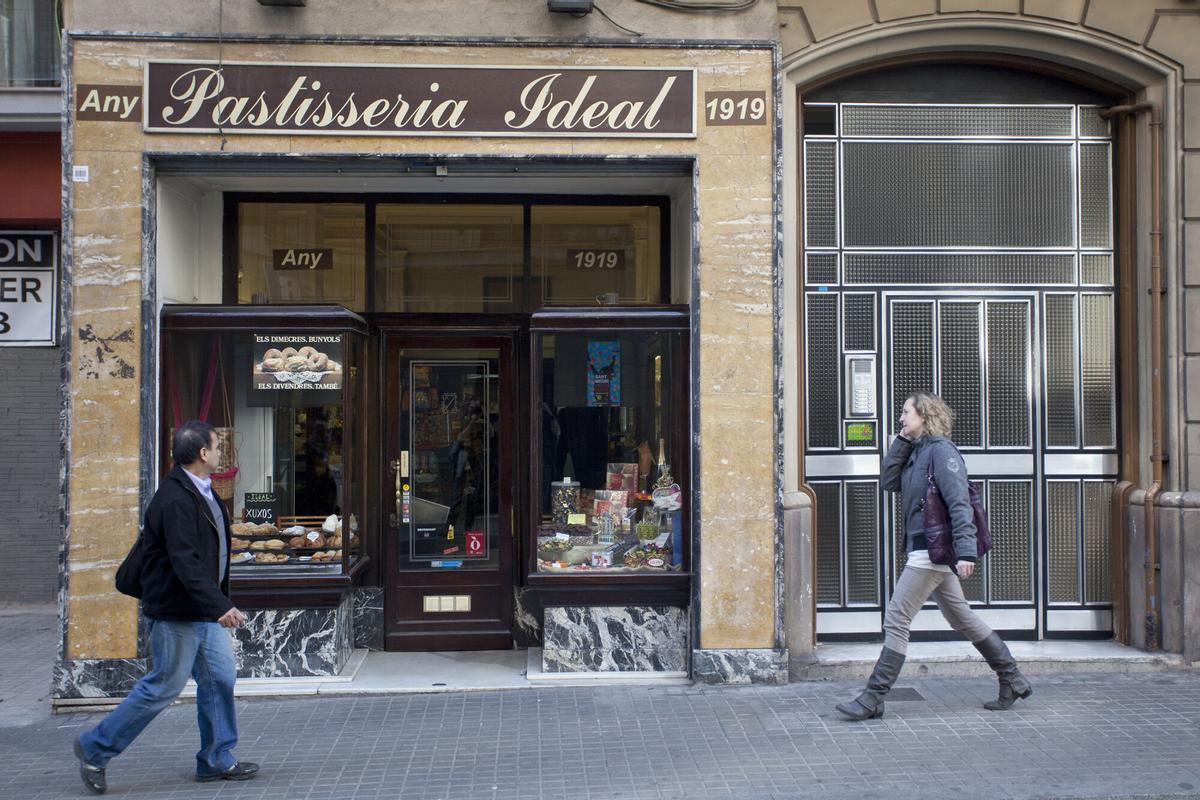 BARCELONA GRACIA 01/03/2012 DISTRITOS GRACIA PASTISSERIA IDEAL GRAN DE GRACIA 207 EXTERIOR DE LA PASTELERIA FOTO MIQUEL MONFORT. BARCELONA BCN DISTRITOS DISTRITO GRACIA , RUTA PASTELERIAS , TIENDAS ALIMENTACION , PASTELERIA " IDEAL " _ PUBLICADA EPC 07/03/2012 P 49