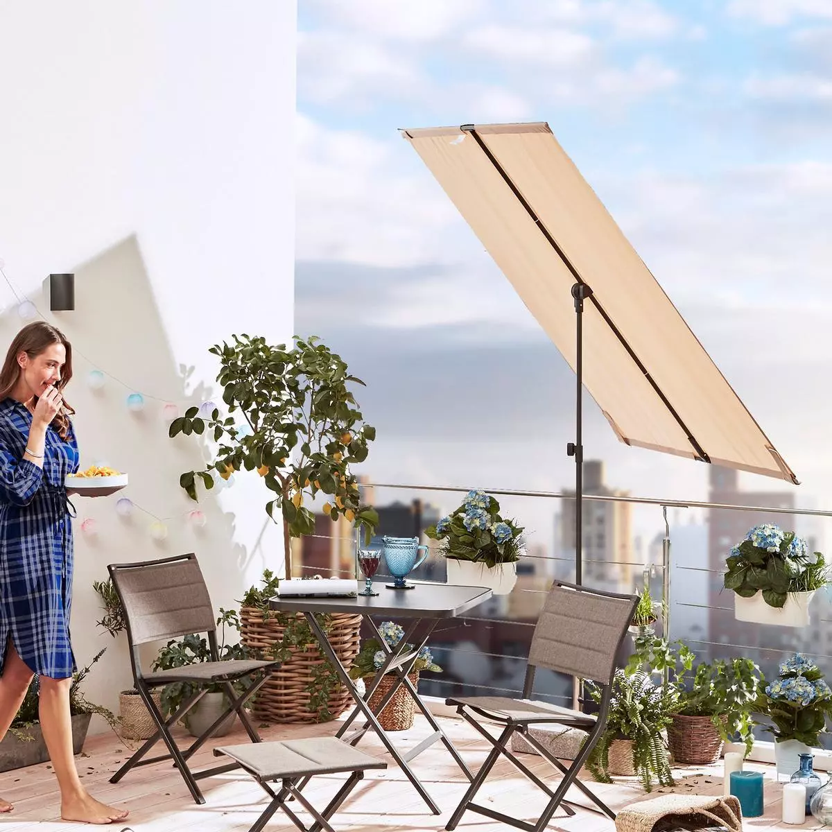 ¡Transforma tu terraza o jardín en un oasis de confort sin gastar una fortuna! Aldi lanza una increíble oferta con precios desde 3,99 euros 7 Moncloa El parasol de Aldi: sombra y estilo con un descuento imperdible