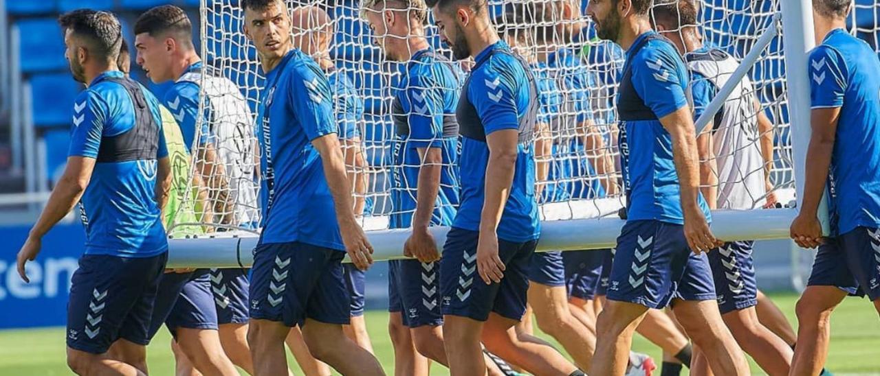 Los blanquiazules, con Bermejo en el grupo, durante un entrenamiento en el Heliodoro.