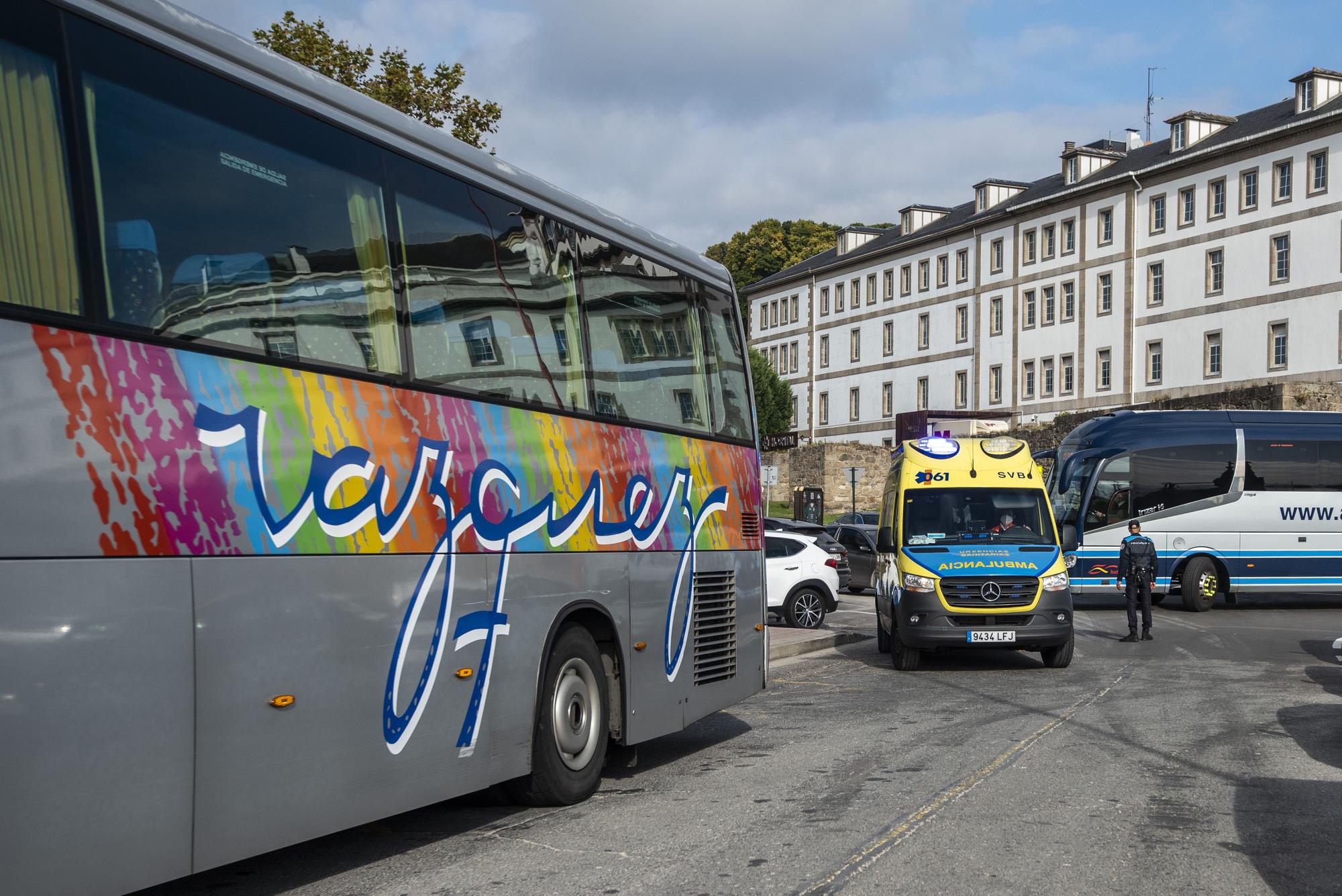 Doce niños heridos leves tras un accidente entre dos buses escolares en A Coruña