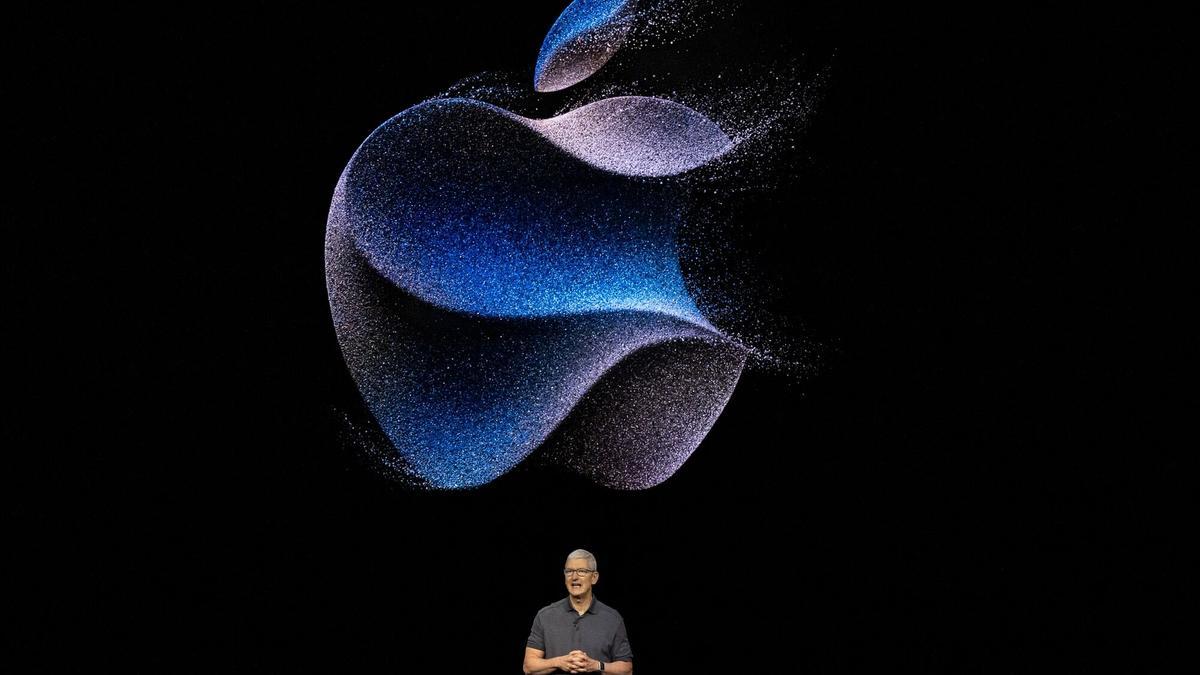 El director ejecutivo de Apple, Tim Cook, en la presentación del nuevo iPhone 15.