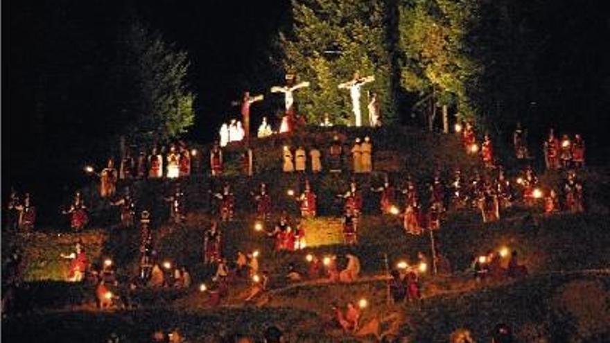 Una imatge d&#039;arxiu del Via Crucis de Sant Hilari Sacalm que començarà Divendres Sant a les set de la tarda.