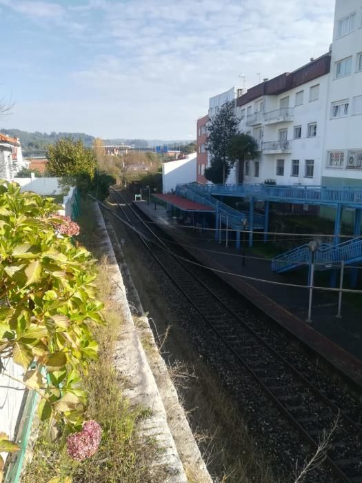 Un camión derriba tendido eléctrico en Miño