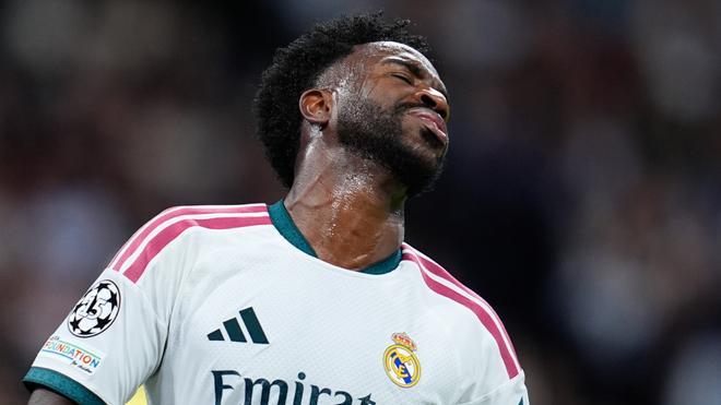 ¿Por qué no juega Vinicius hoy el clásico Barcelona - Real Madrid?