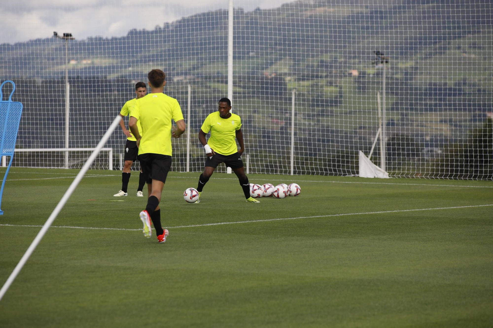 Así fue el primer entrenamiento de la era Albés en el Sporting (en imágenes)