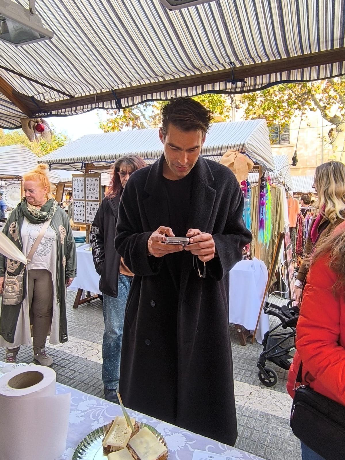 El moledo y actor ha hecho un bizum a la Asociación de Animales de Alaró.