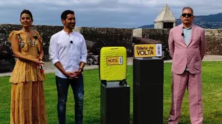 Boris Izaguirre se deja enamorar por Baiona acompañado por Rafa Durán: «Manché con un percebe a Fraga»