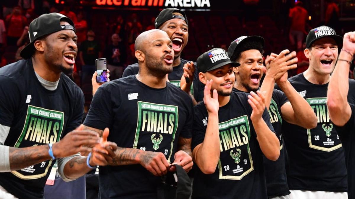 Axel Toupane celebrando con sus compañeros el título de Campeones del Este