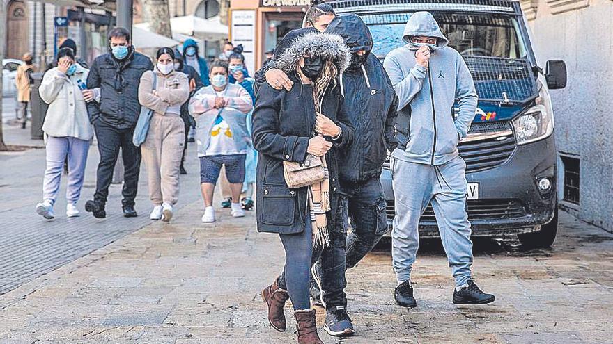 Un grupo de sospechosos, a su llegada a la Audiencia.