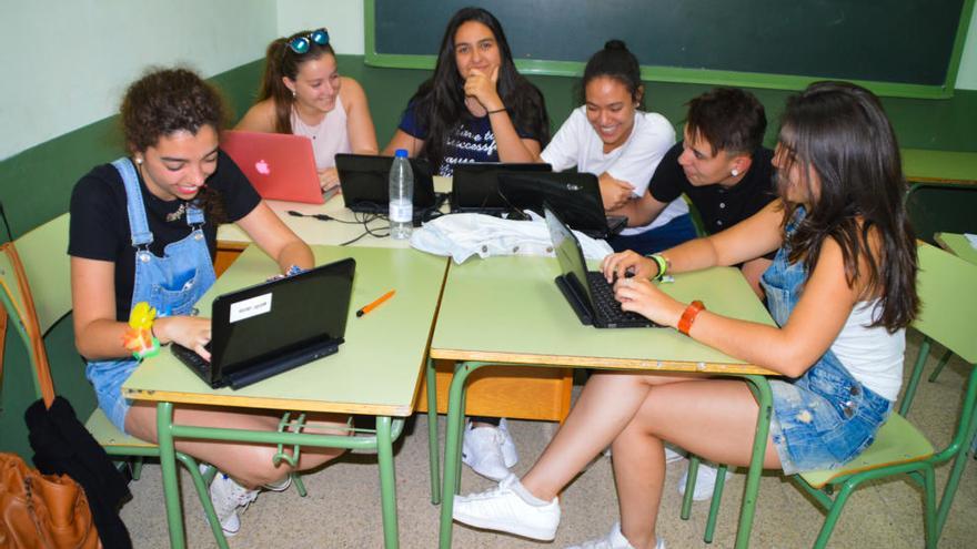 Alumnes d&#039;un cicle de la branca sanitària, a l&#039;Institut Deulofeu.