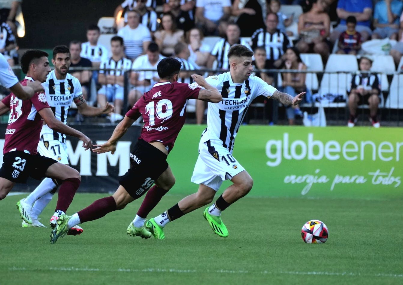 Así disfruta la afición del CD Castellón en Castalia