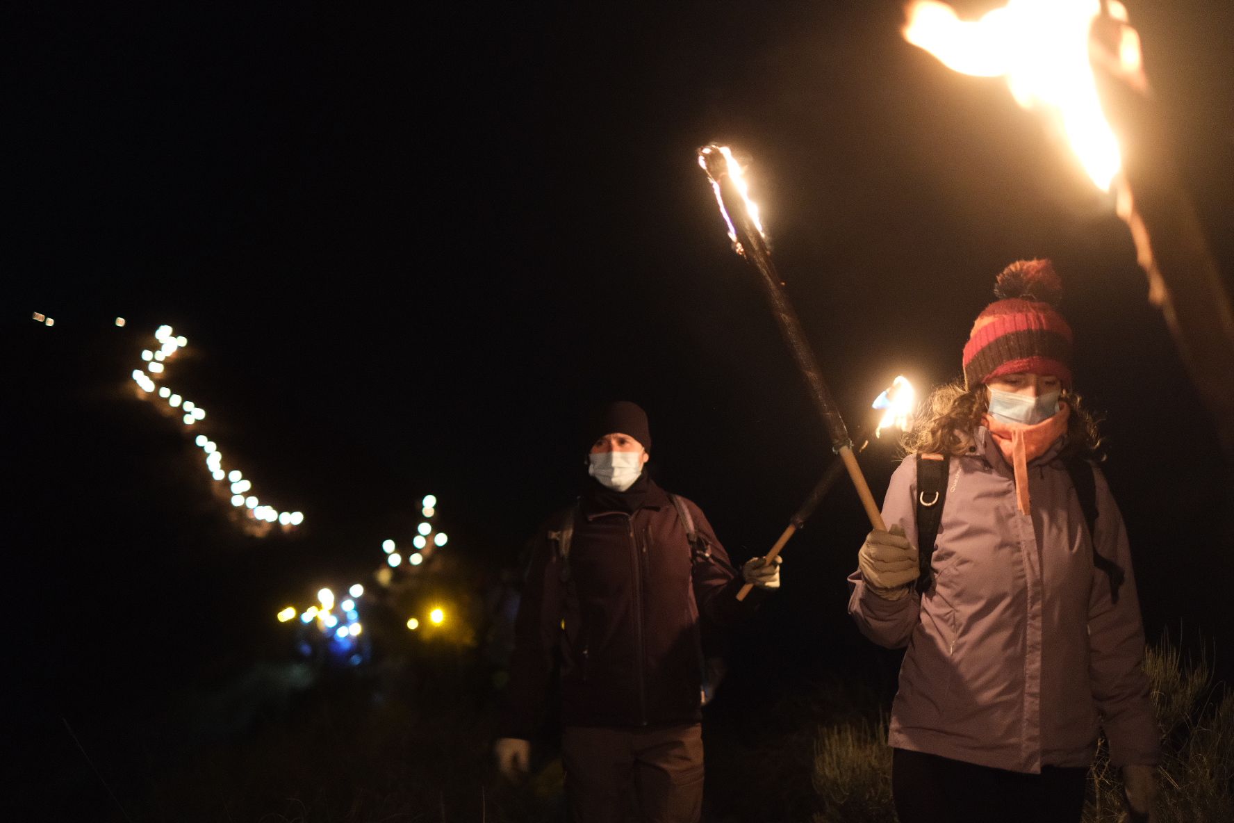 Bajada de antorchas del monte Bolón de Elda en la noche de Reyes