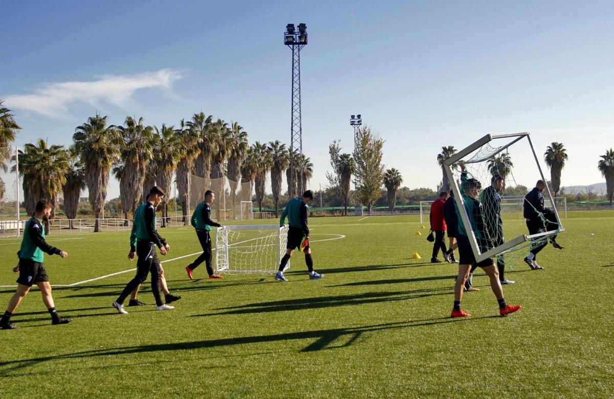 CCF: Entrenamiento matinal en campo de cesped artificial