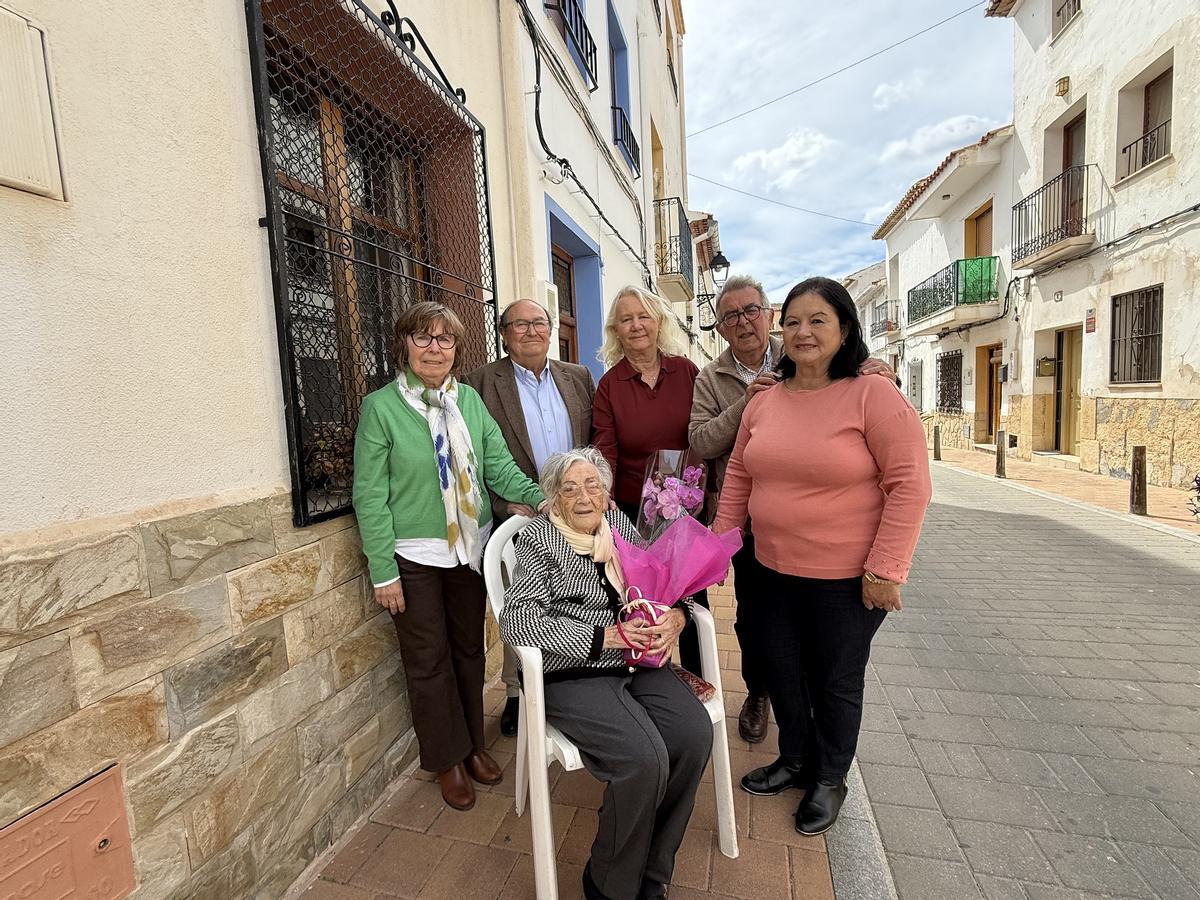 Hoy 2 de abril la nuciera Antonia Cano Ivorra “Antonieta Tomaquero” ha cumplido 100 años.