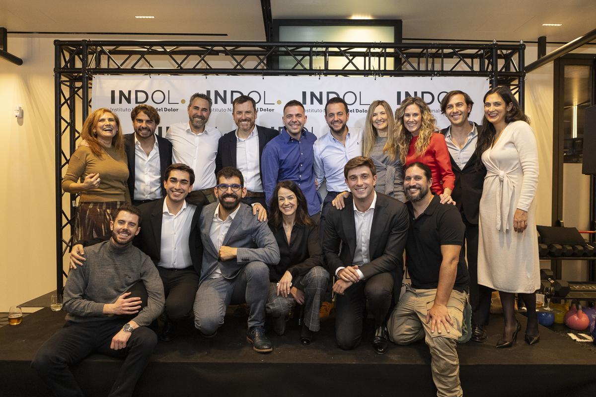 Foto de familia en la apertura de la nueva clínica de Indol en Madrid.
