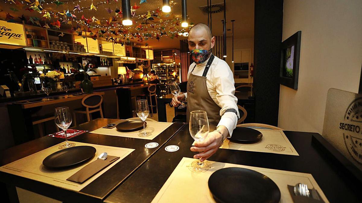 Félix Gómez, en su restaurante La Allandesa, de Gijón, abierto el pasado mes de enero. | Marcos León