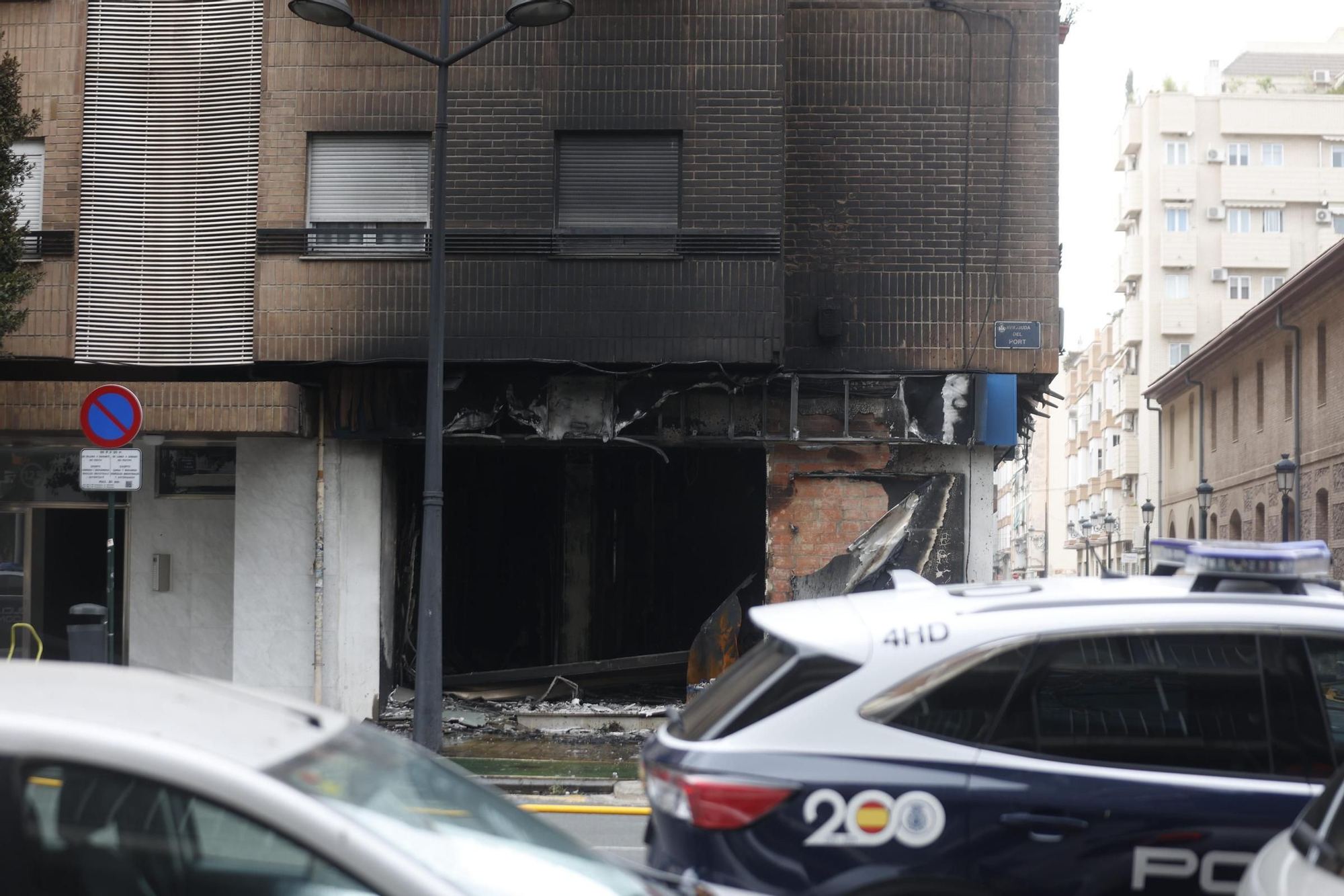 El incendio en la avenida del Puerto de València, en imágenes