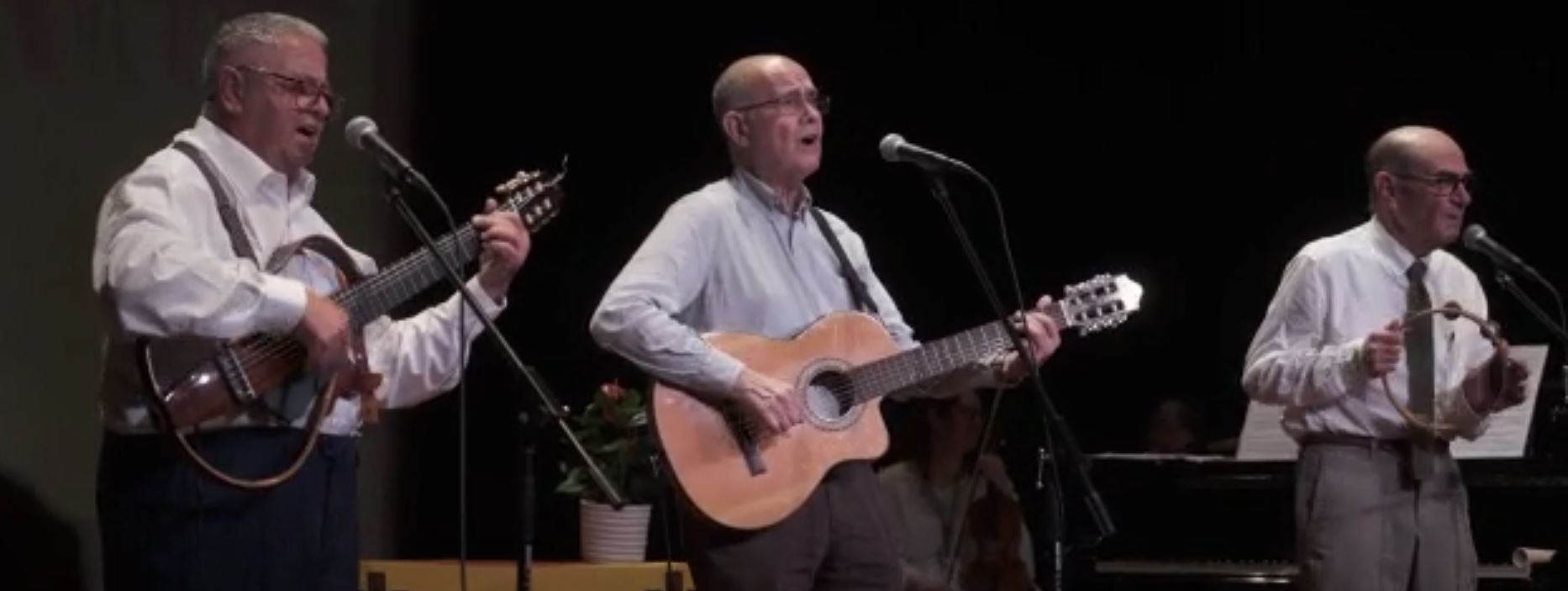 El grupo UC interpreta una de sus canciones