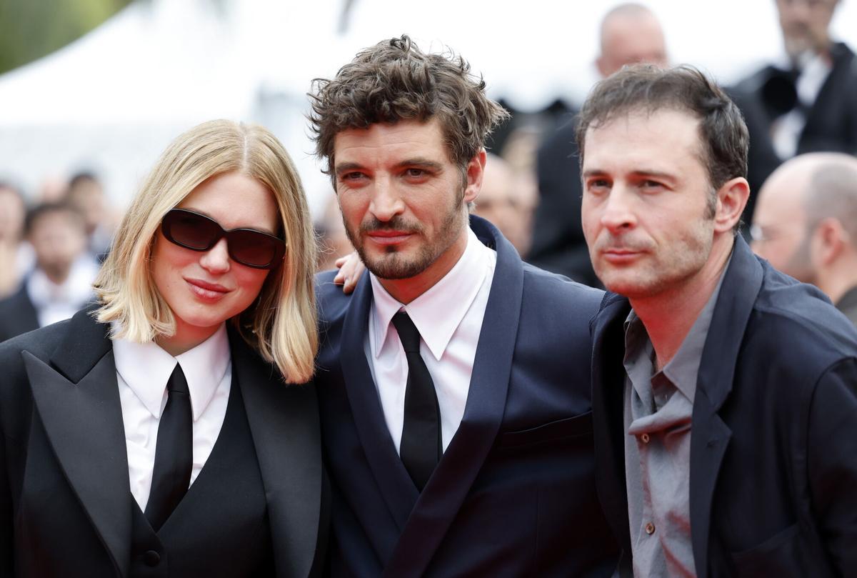 Lea Seydoux, Niels Scneider y Arthur Harari en el Festival de Cine de Cannes