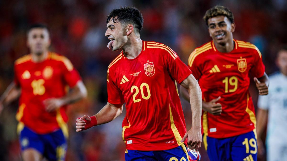 Pedri celebra un gol con la selección española en el amistoso contra Irlanda del Norte