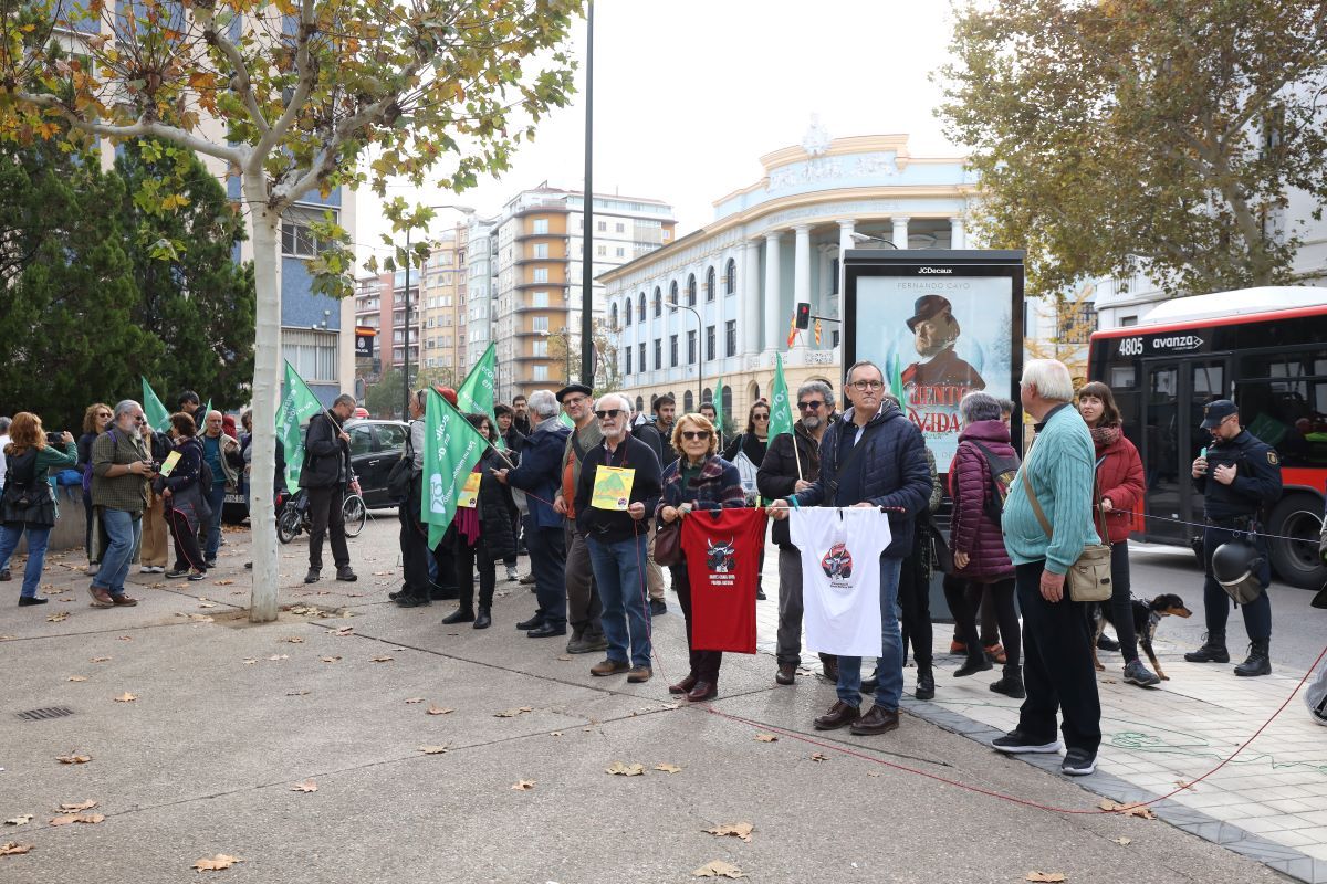 Cadena humana en Zaragoza por la defensa de Canal Roya