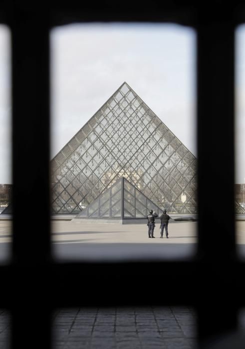 El Louvre, sitiado tras un intento de ataque terrorista