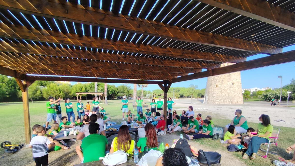 Asamblea de docentes en Piles.