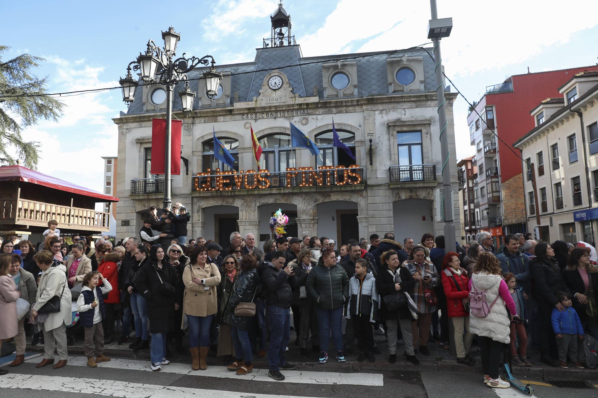 EN IMÁGENES: así fue la fiesta de los Güevos Pintos en Pola de Siero