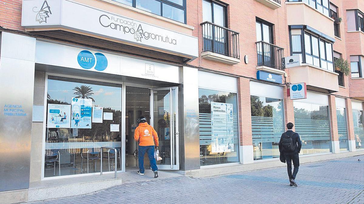 Una de las oficinas del Servicio de Recaudación junto al Puente de los Peligros