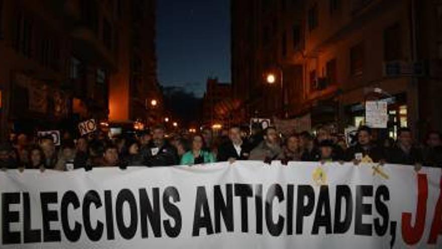 Multitudinaria protesta por Canal 9 en Valencia